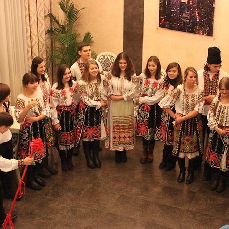 Manhattan Hotel & Restaurant Chisinau Luaran gambar