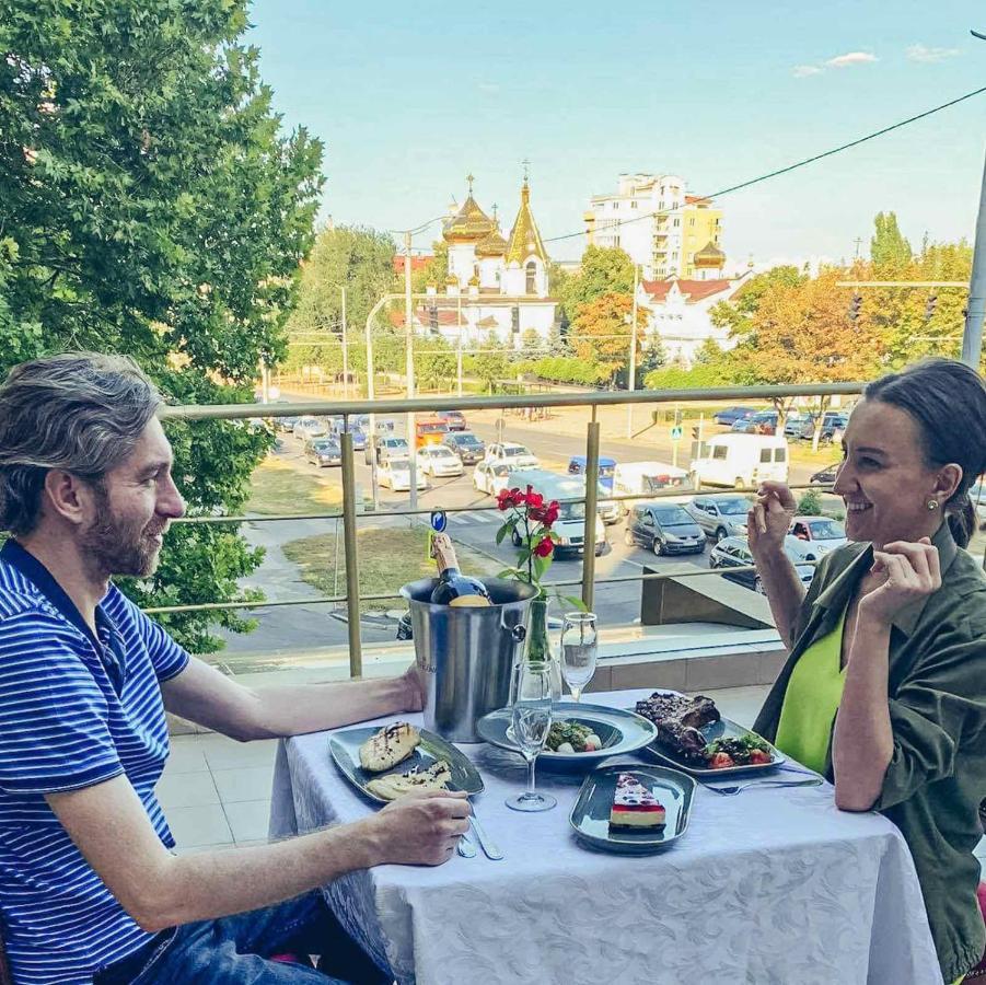 Manhattan Hotel & Restaurant Chisinau Luaran gambar
