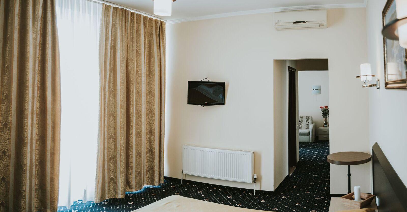 Manhattan Hotel & Restaurant Chisinau Luaran gambar