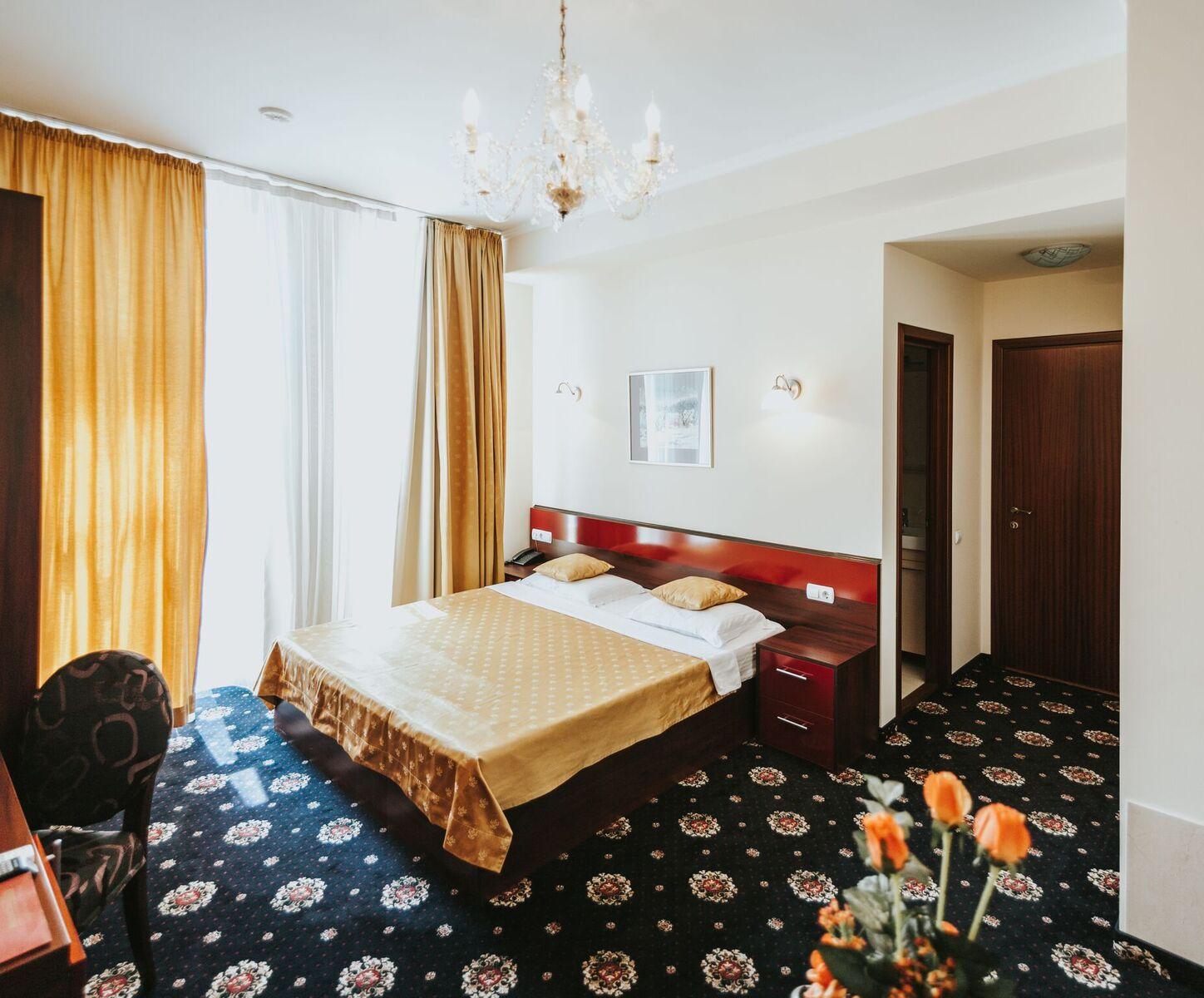 Manhattan Hotel & Restaurant Chisinau Luaran gambar