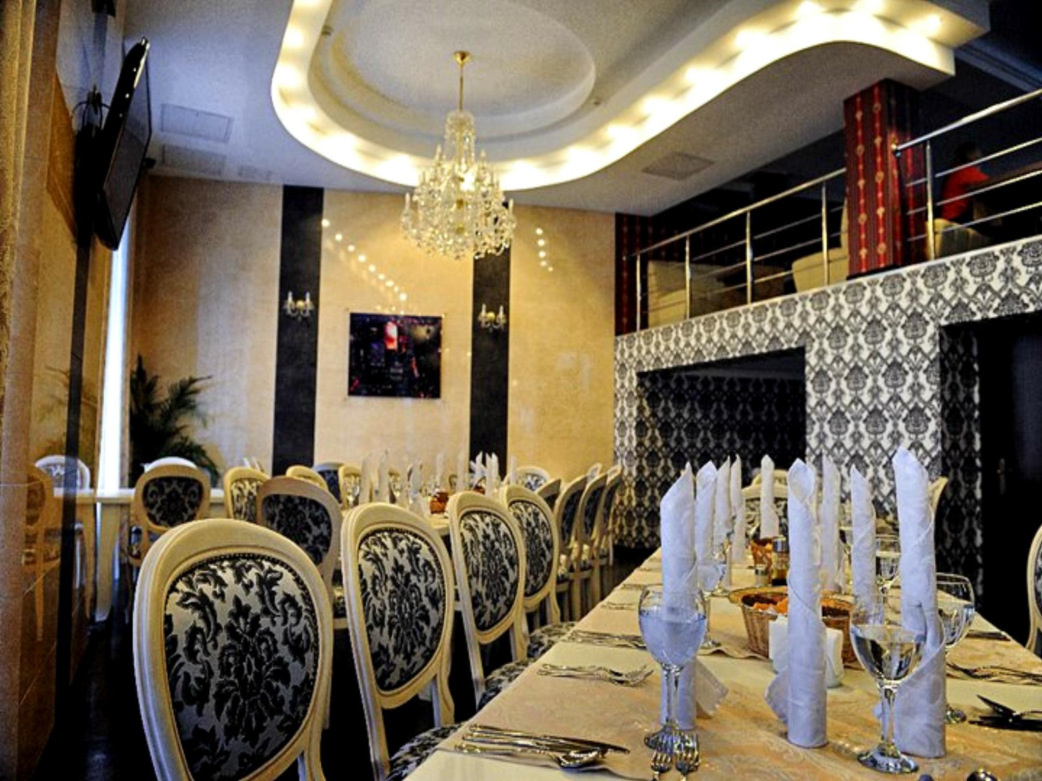 Manhattan Hotel & Restaurant Chisinau Luaran gambar