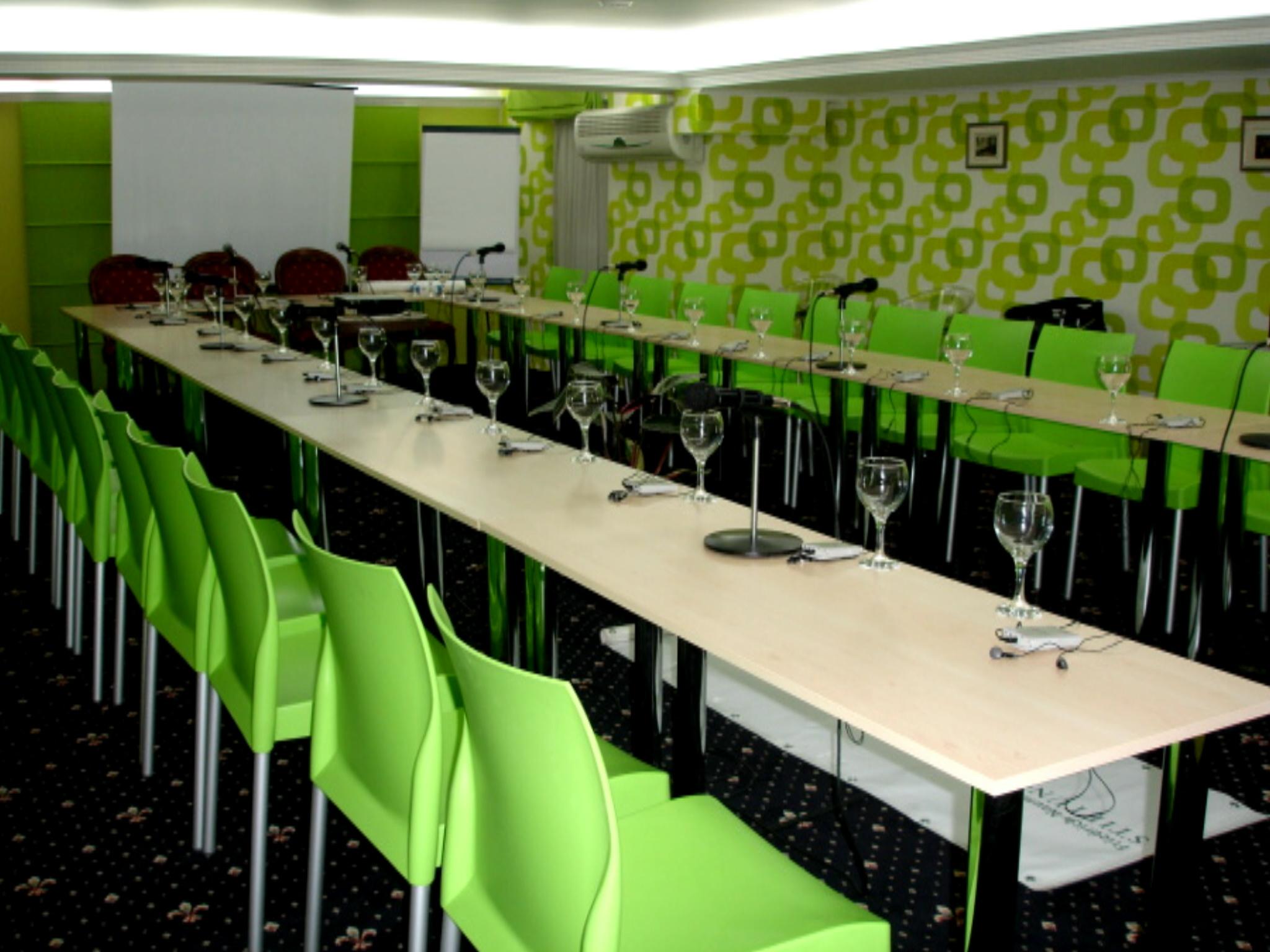 Manhattan Hotel & Restaurant Chisinau Luaran gambar