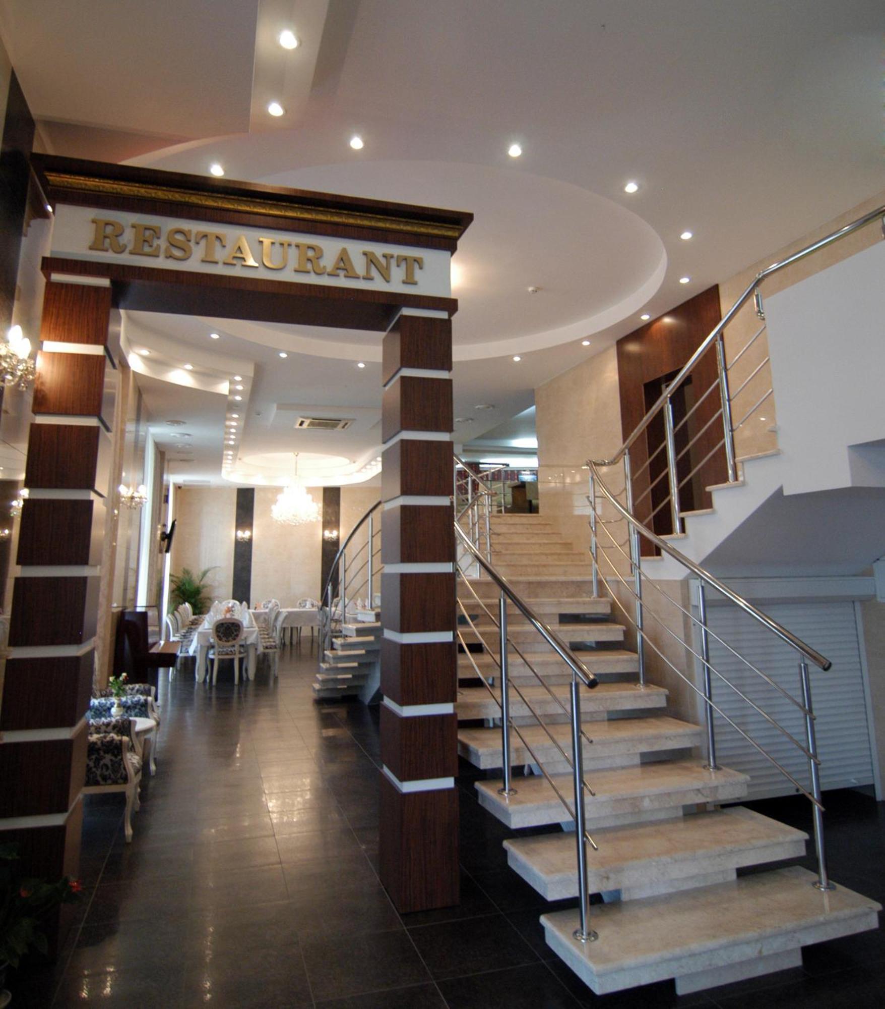 Manhattan Hotel & Restaurant Chisinau Luaran gambar