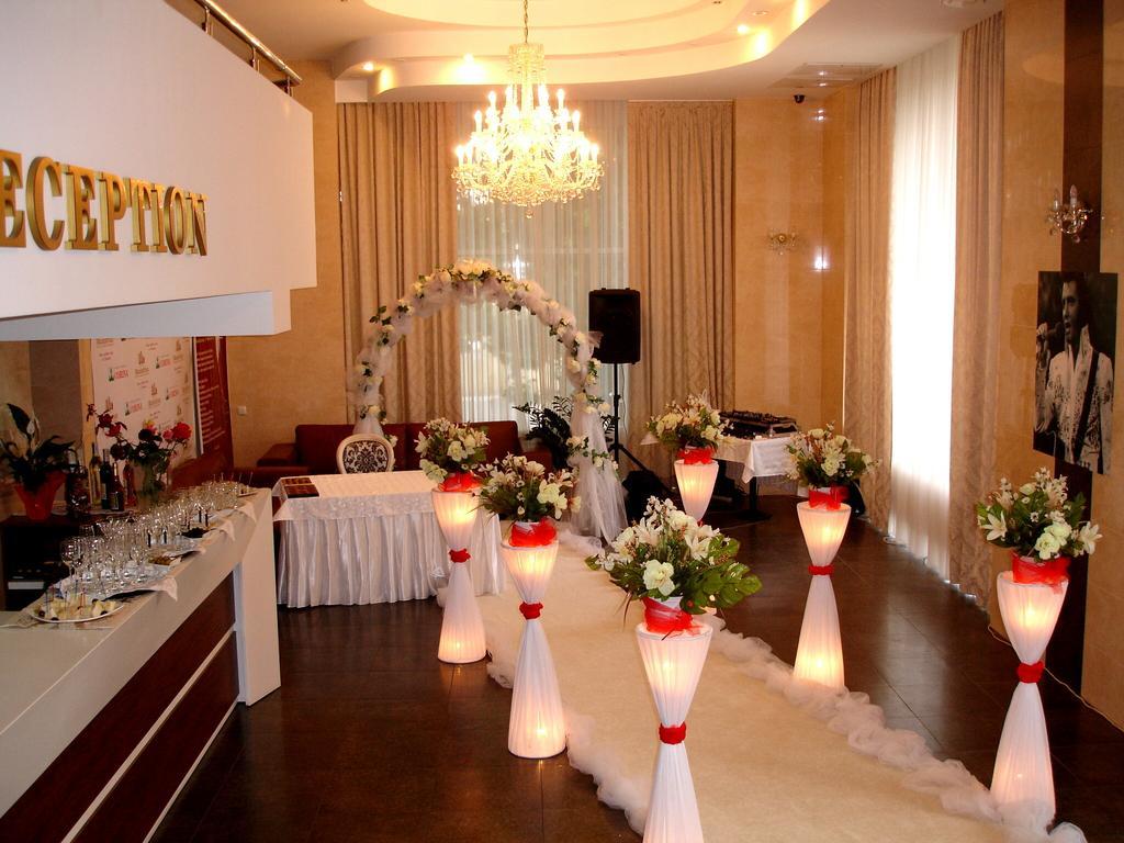 Manhattan Hotel & Restaurant Chisinau Luaran gambar