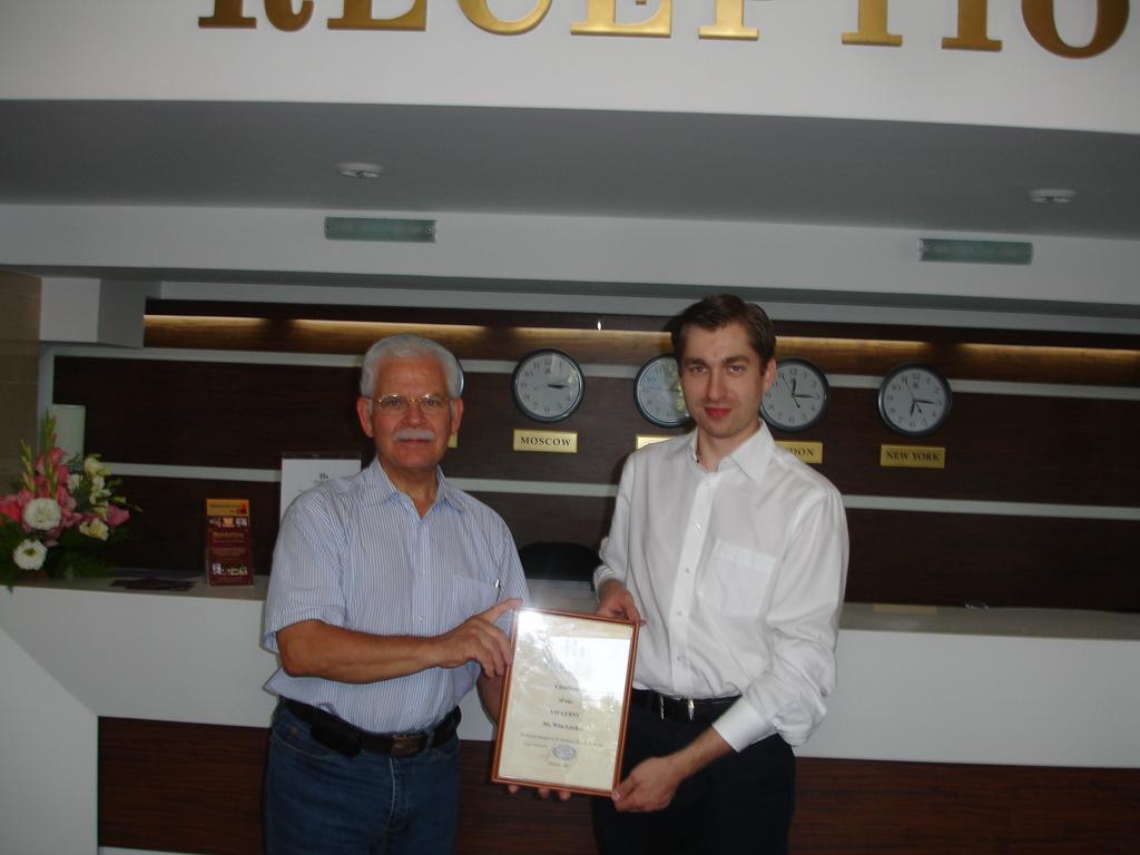 Manhattan Hotel & Restaurant Chisinau Luaran gambar