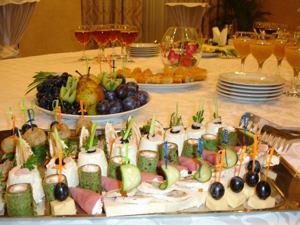 Manhattan Hotel & Restaurant Chisinau Luaran gambar