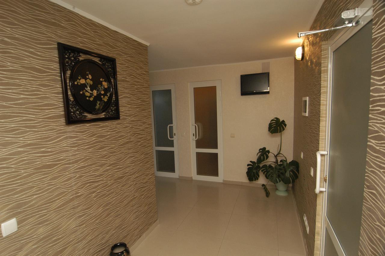 Manhattan Hotel & Restaurant Chisinau Luaran gambar