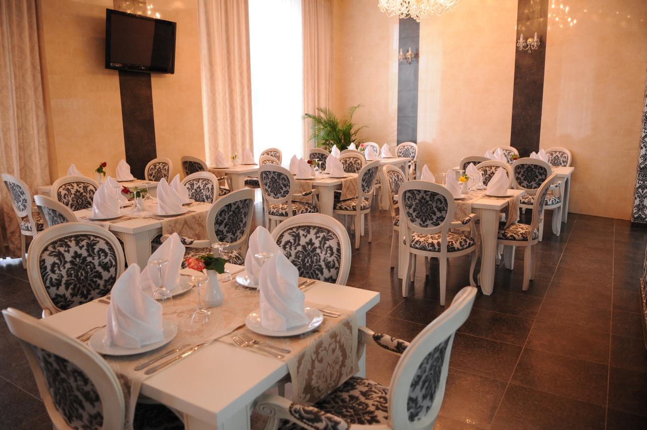 Manhattan Hotel & Restaurant Chisinau Luaran gambar
