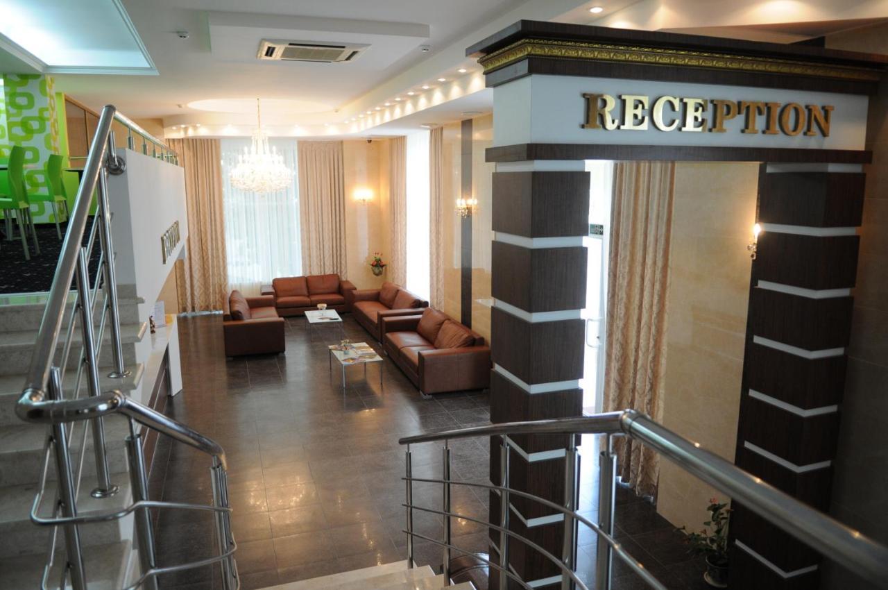 Manhattan Hotel & Restaurant Chisinau Luaran gambar