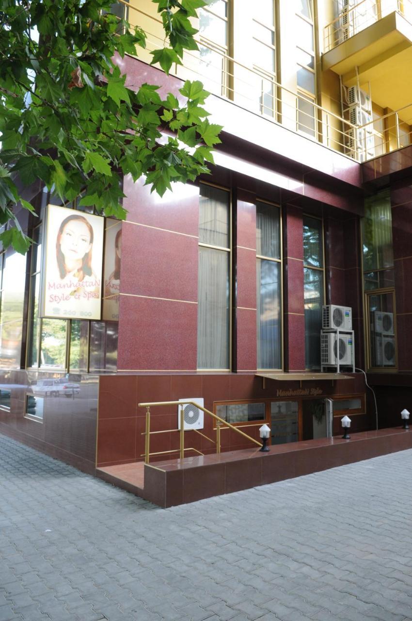 Manhattan Hotel & Restaurant Chisinau Luaran gambar